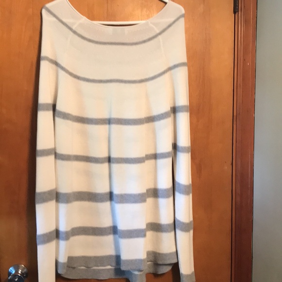 Vineyard Vines sweater size XL - Picture 4 of 4